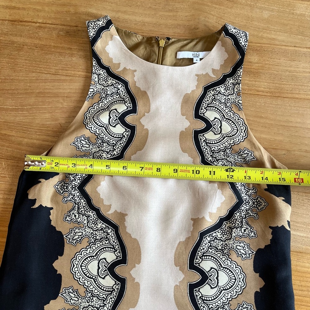 Tibi Silk and Wool Black and Beige Printed Shift Dress with T-back - Size 4 - Picture 6 of 7